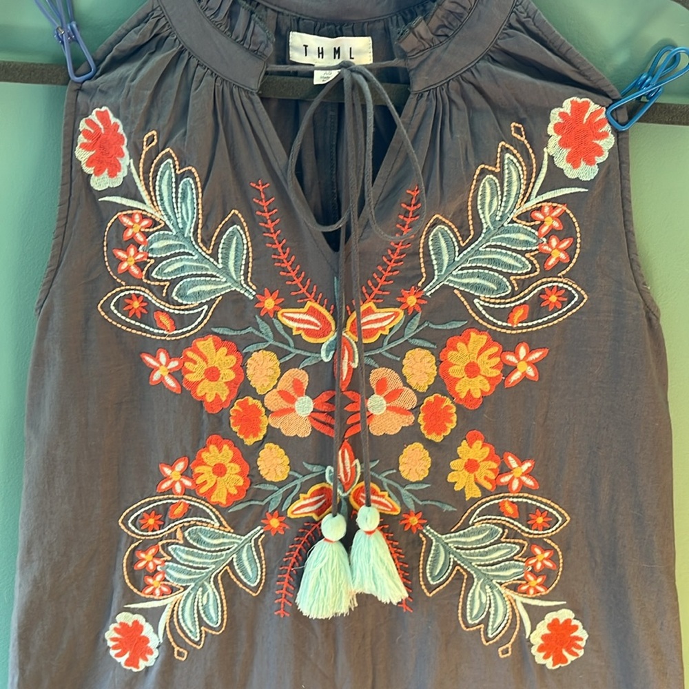 THML Dress - Picture 2 of 7
